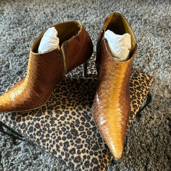 Kenneth Cole vintage 2003 Sex It Up Cognac snakeskin pointed toe ankle boots (8) - Picture 5 of 7